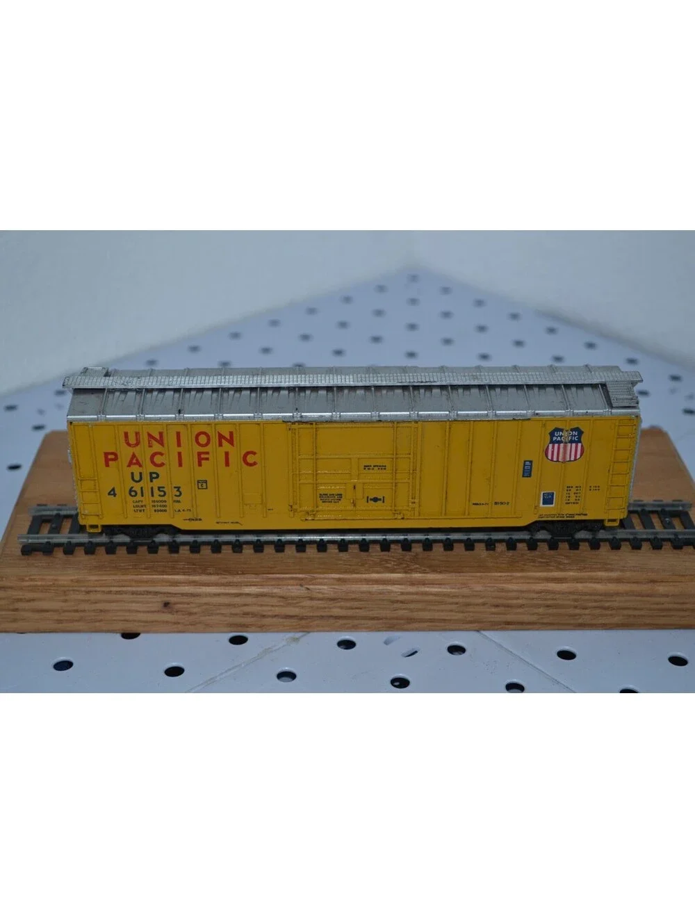 AS IS Athearn HO Scale 50' Union Pacific 461153 Outside Braced Box Car #1342